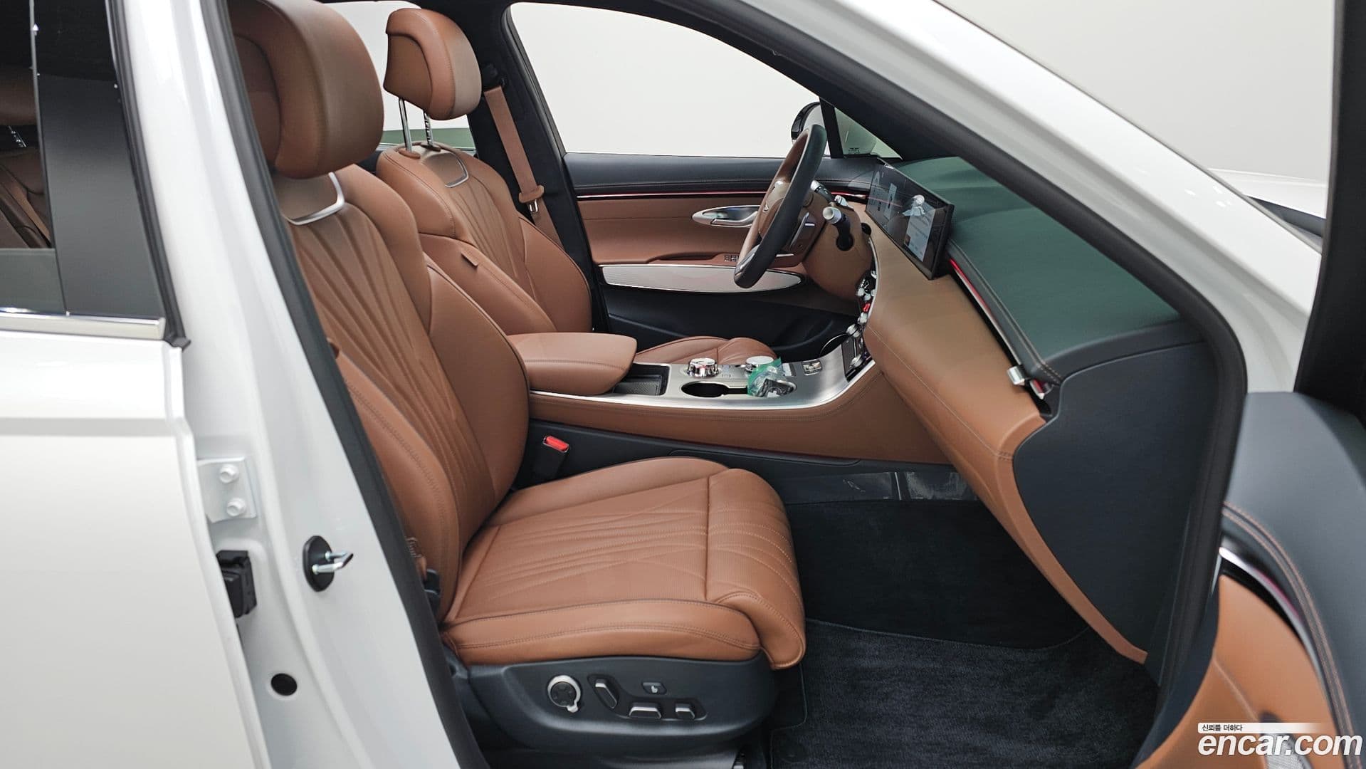 Main__Slider__Photo:GV70 Genesis 2025.8-10