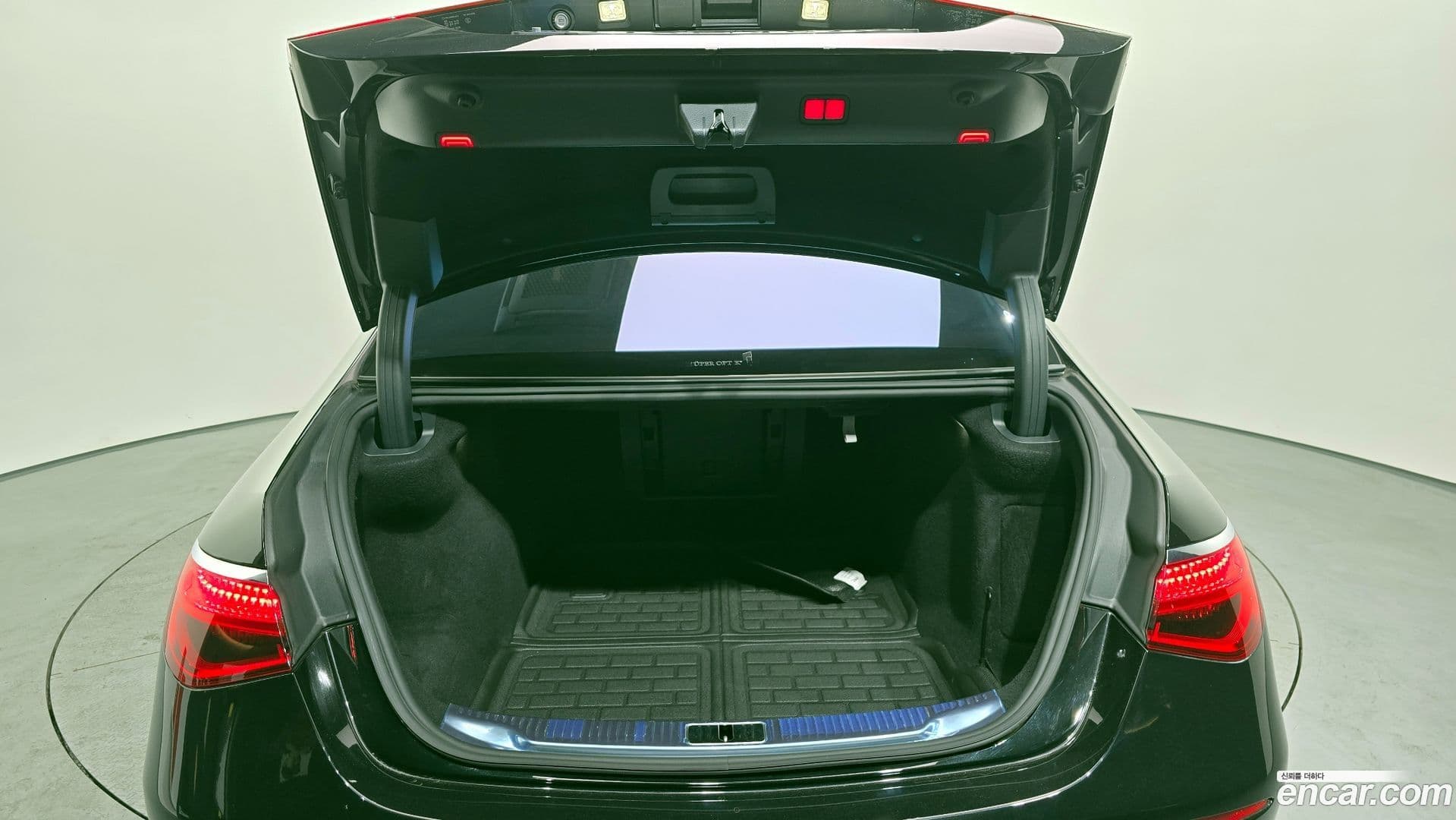 Main__Slider__Photo:S-Class Mercedes-Benz 2021.8-19