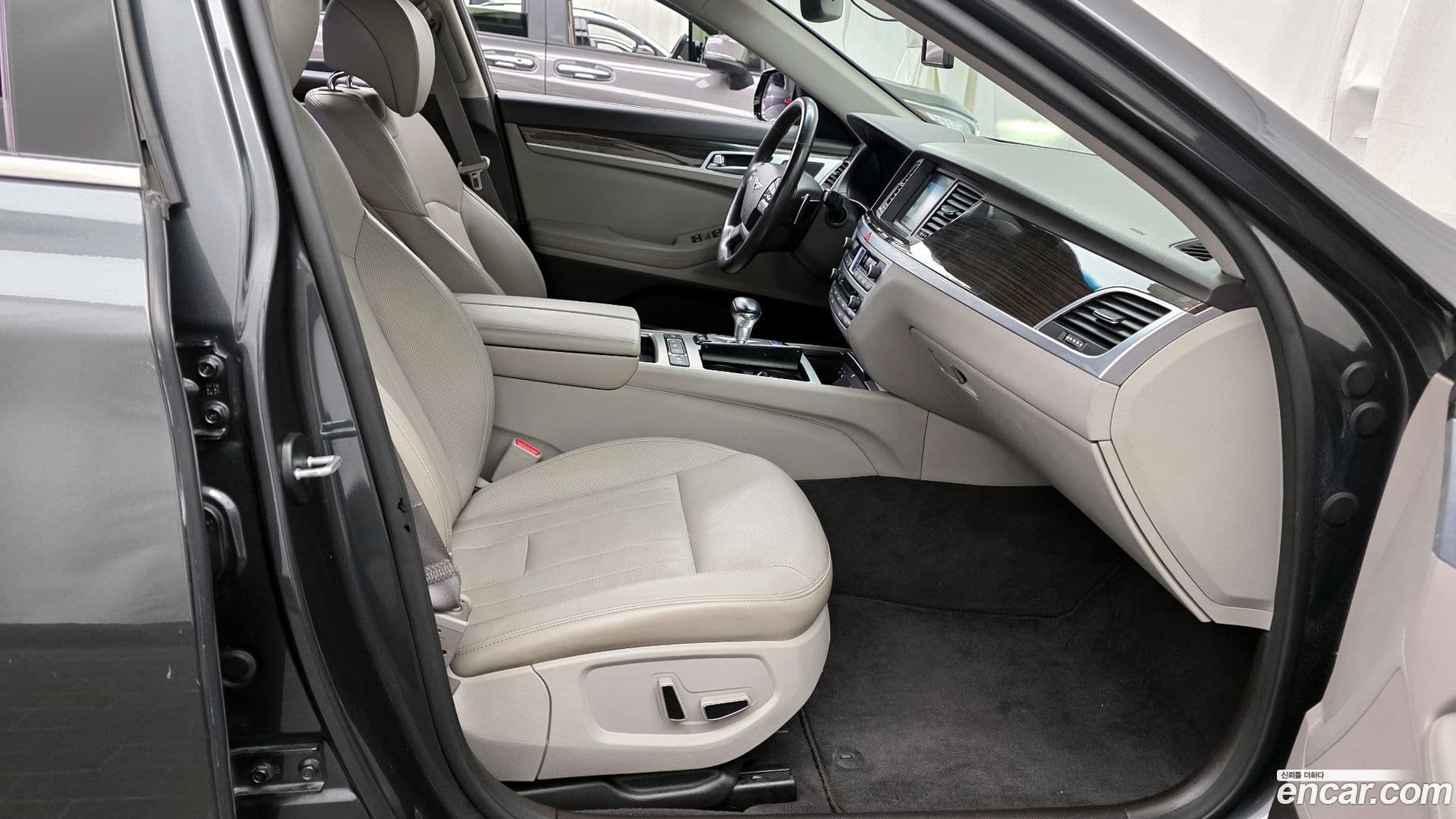 Main__Slider__Photo:G80 Genesis 2018.1-10