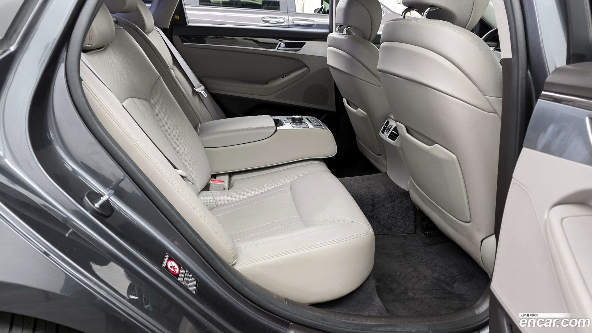 Main__Slider__Photo:G80 Genesis 2018.1-11