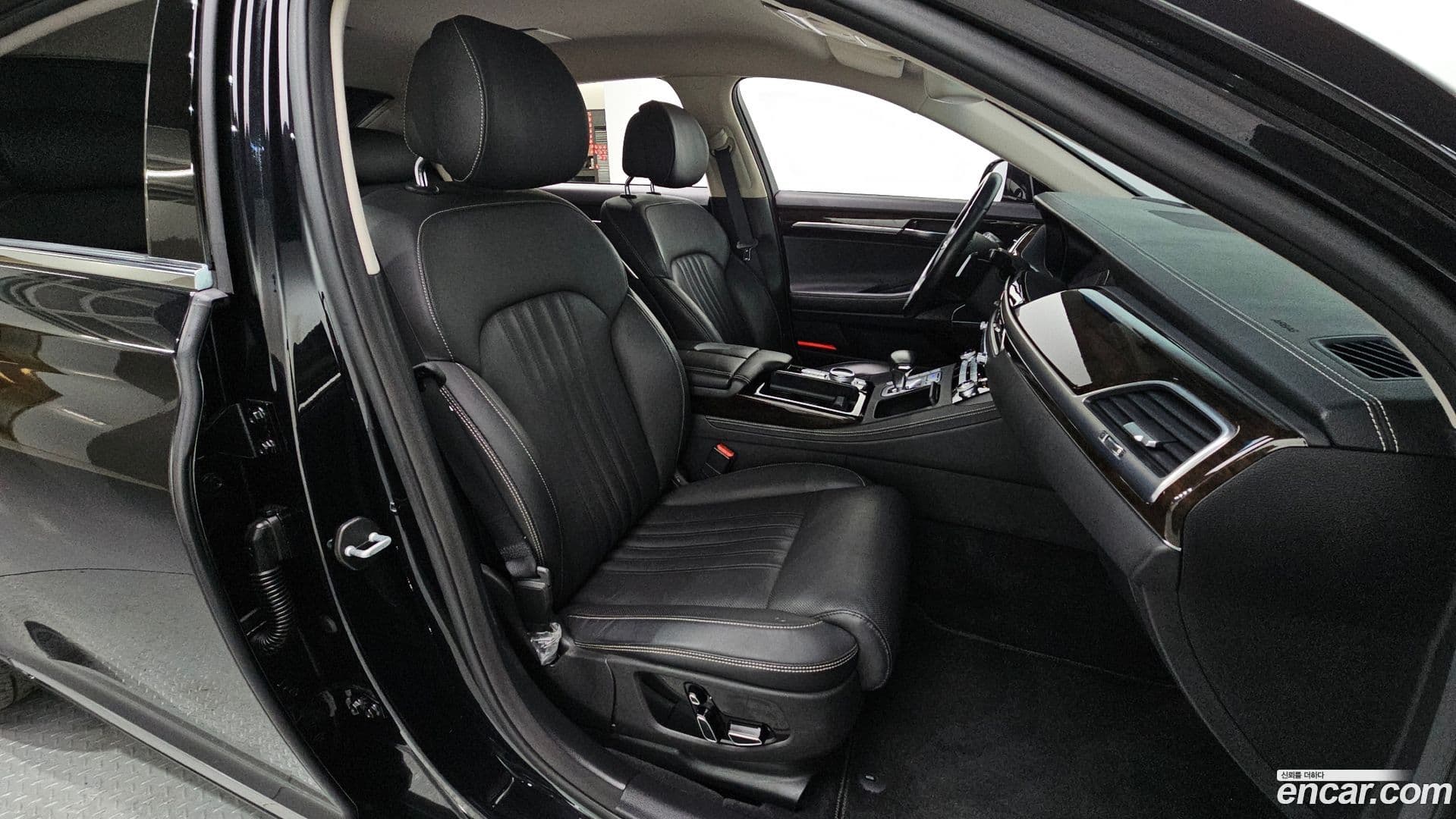 Main__Slider__Photo:G90 Genesis 2020.10-10