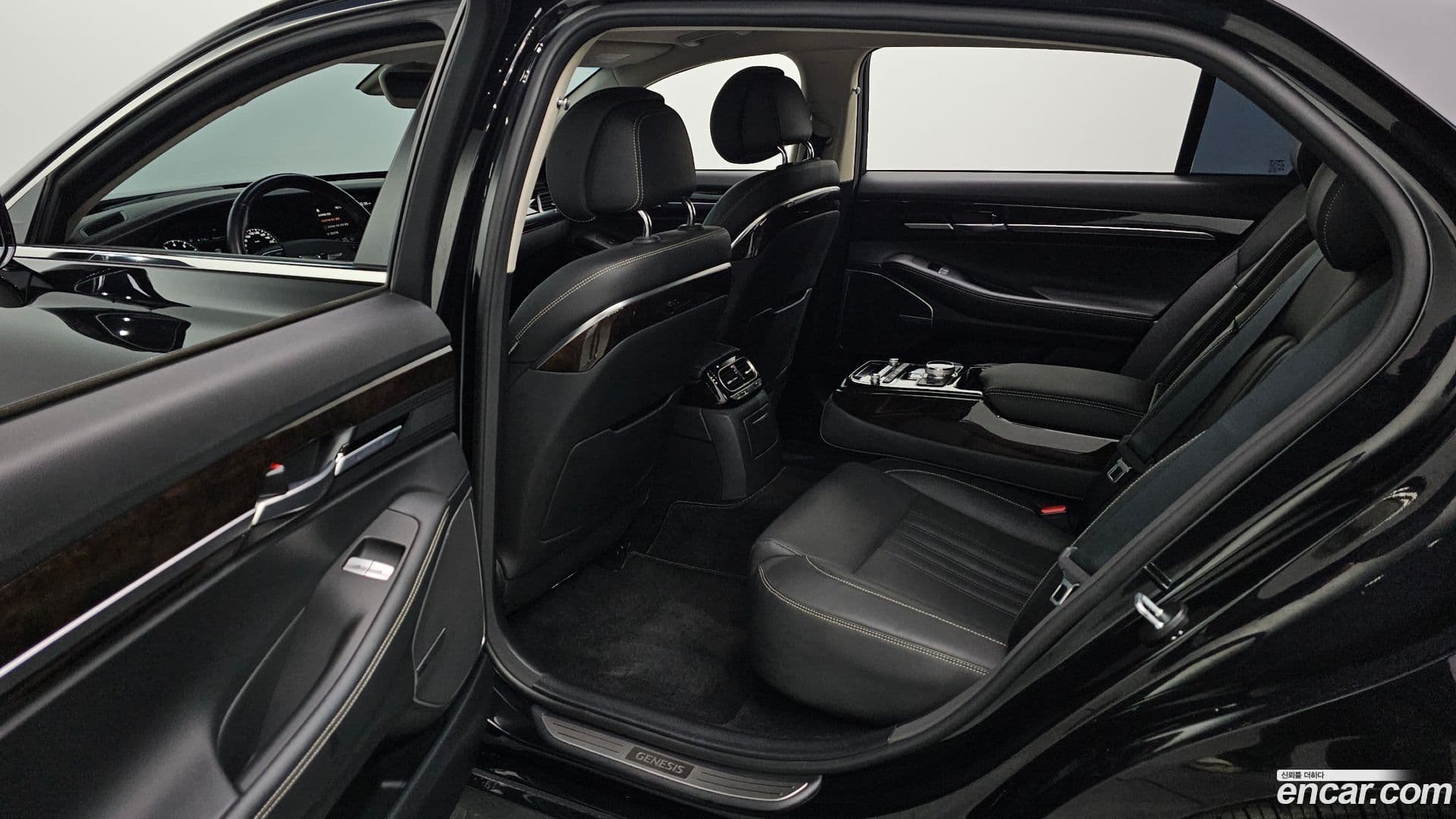 Main__Slider__Photo:G90 Genesis 2020.10-11