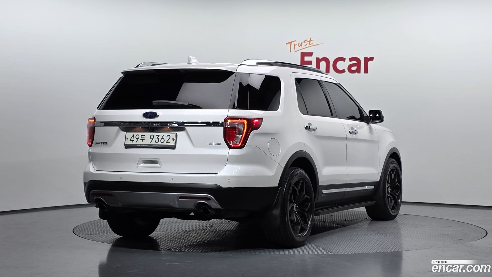 Main__Slider__Photo:Explorer Ford 2017.8-1