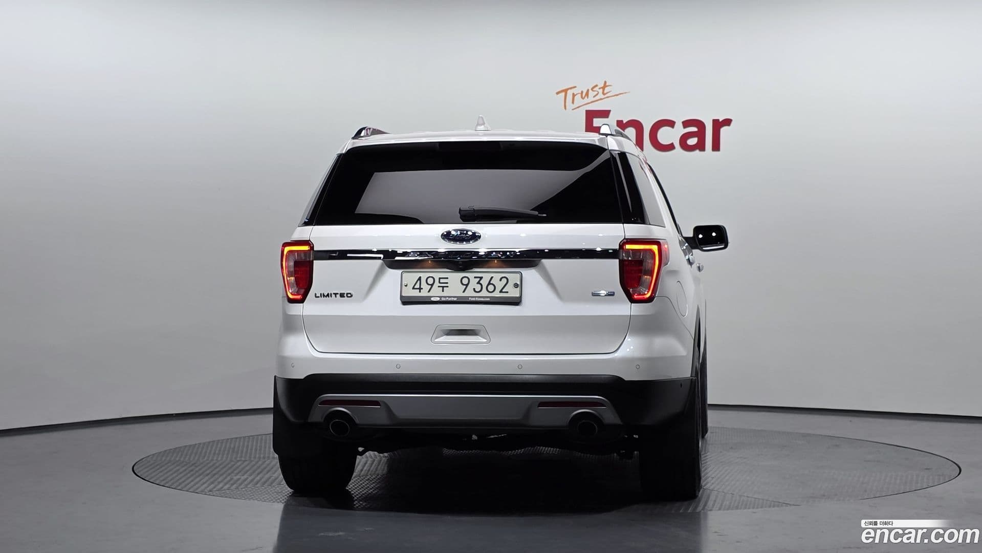 Main__Slider__Photo:Explorer Ford 2017.8-3