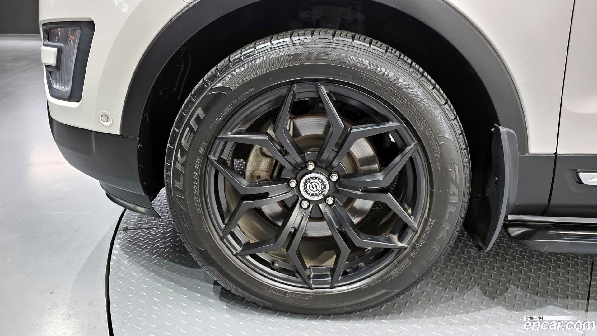 Main__Slider__Photo:Explorer Ford 2017.8-4