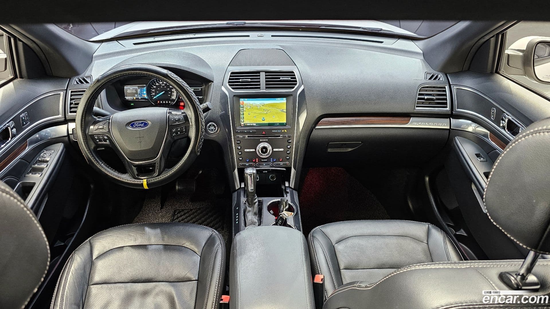 Main__Slider__Photo:Explorer Ford 2017.8-6