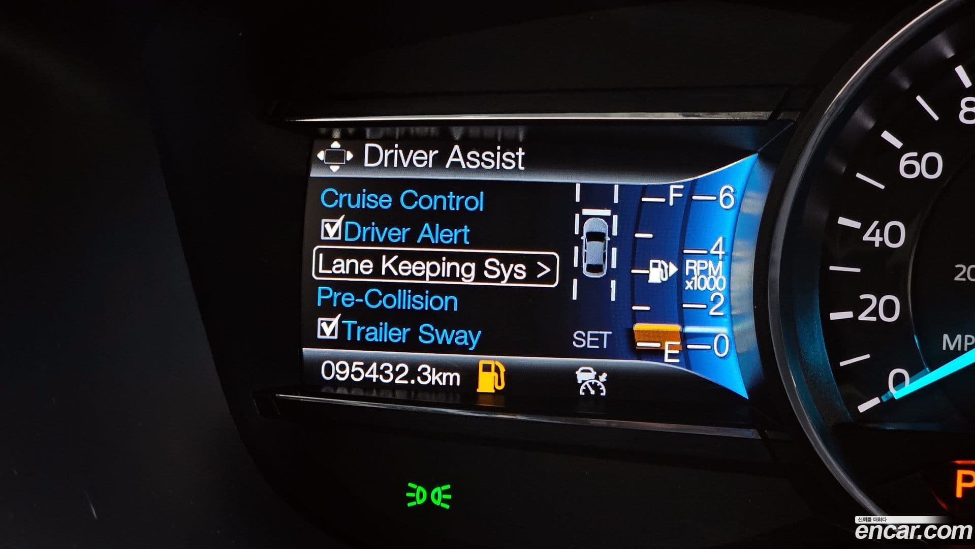 Main__Slider__Photo:Explorer Ford 2017.8-14