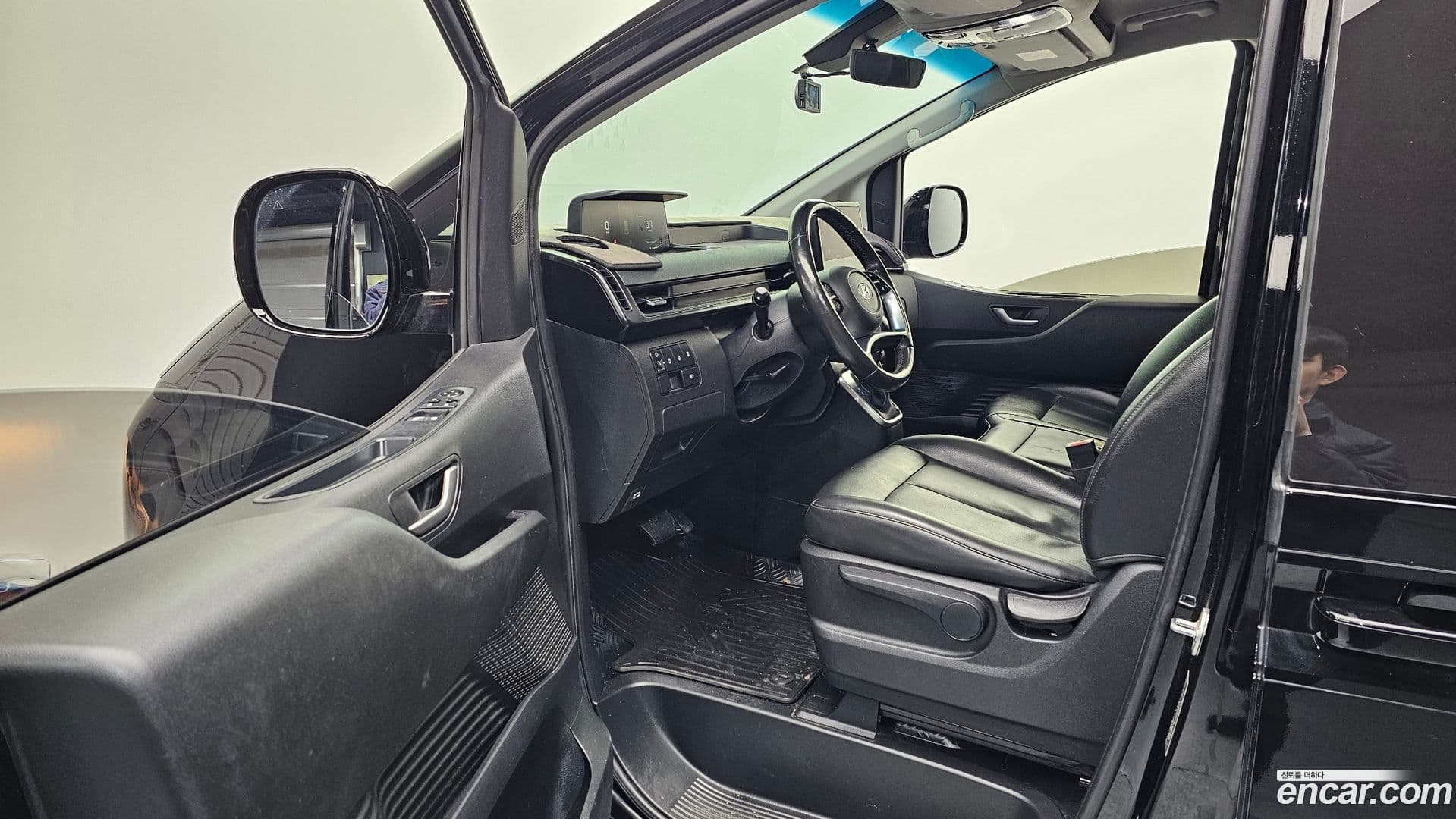 Main__Slider__Photo:Staria Hyundai 2021.5-9