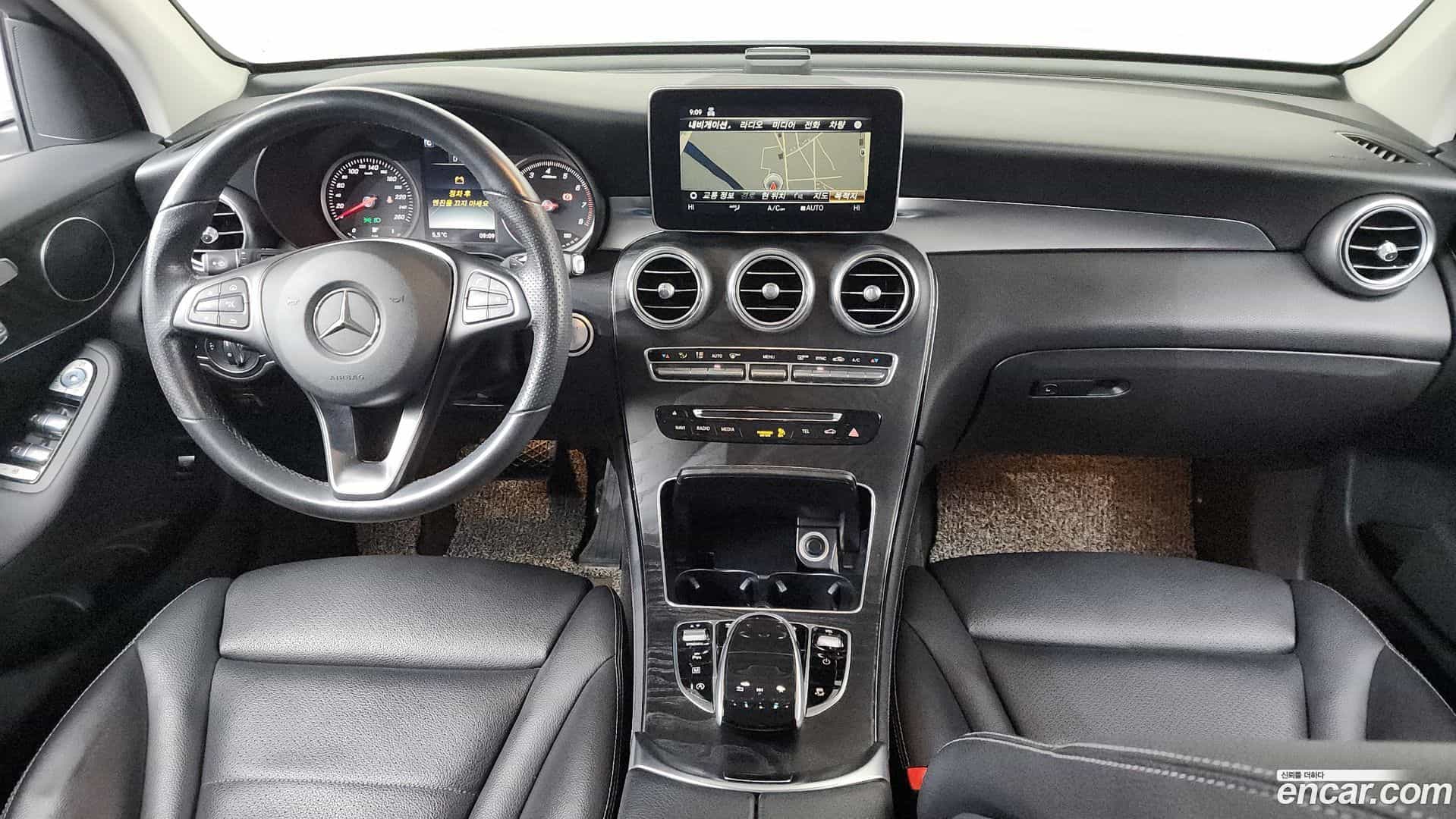 GLC-Class Mercedes-Benz 2019.6-INNER-007