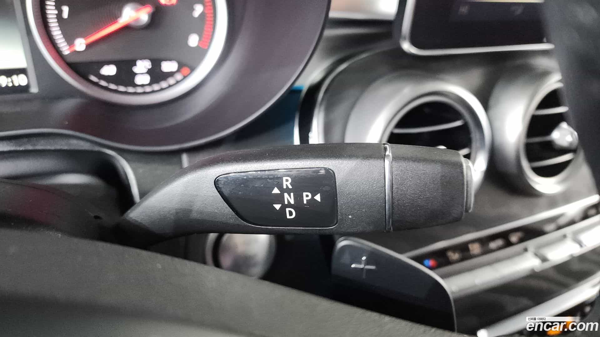 GLC-Class Mercedes-Benz 2019.6-INNER-009