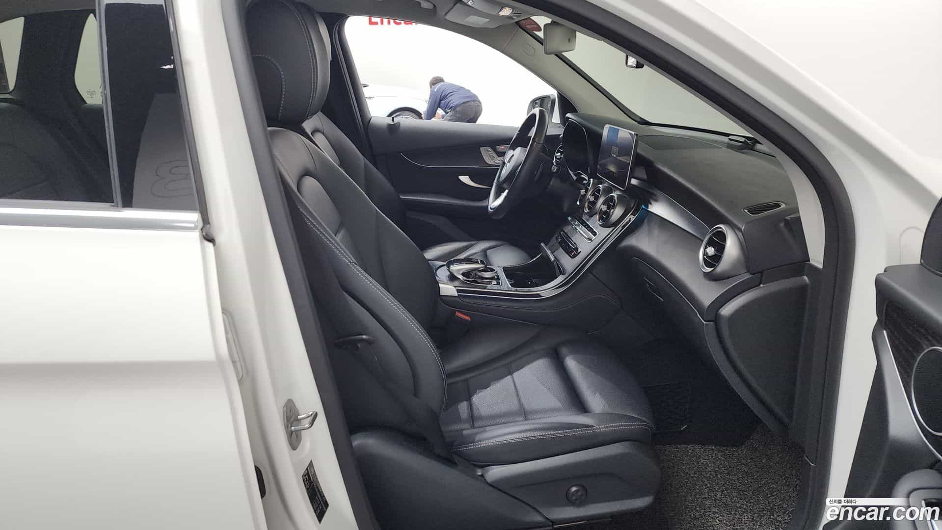 GLC-Class Mercedes-Benz 2019.6-OPTION-015