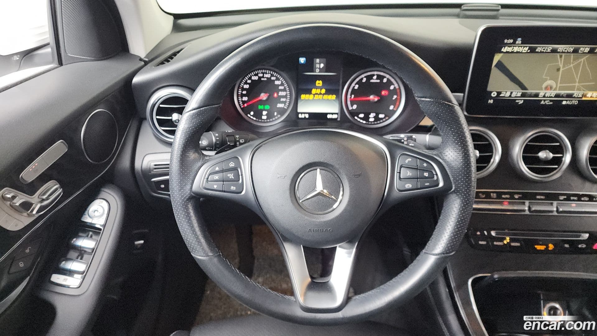 Main__Slider__Photo:GLC-Class Mercedes-Benz 2019.6-12
