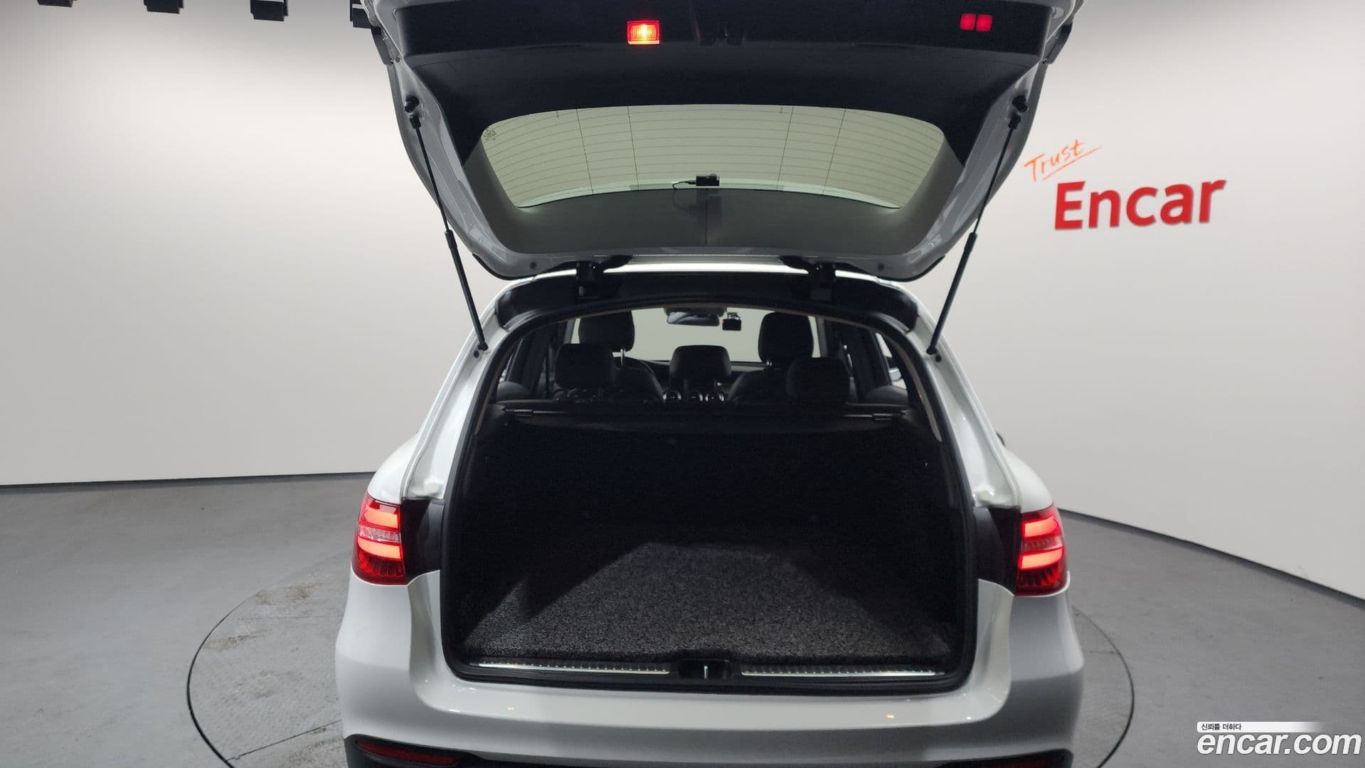 Main__Slider__Photo:GLC-Class Mercedes-Benz 2019.6-19