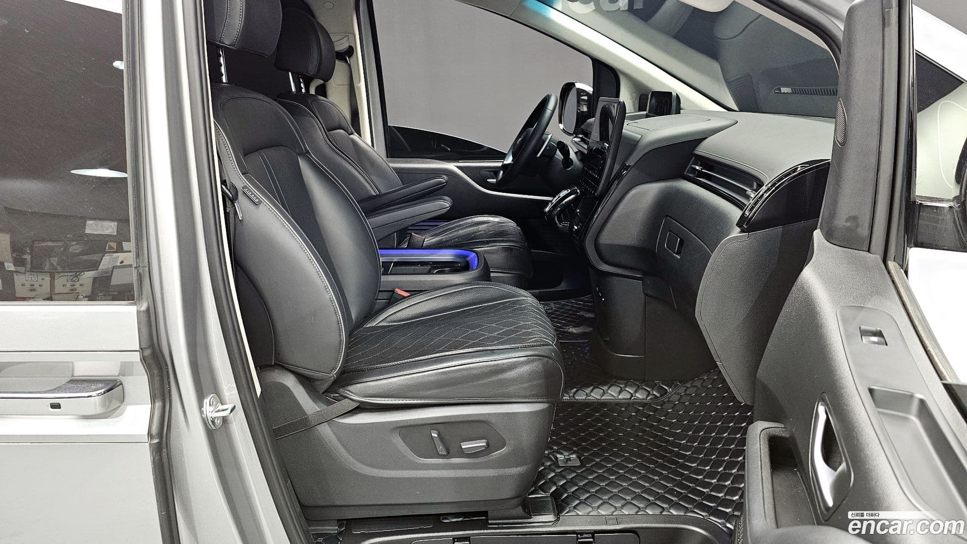 Main__Slider__Photo:Staria Hyundai 2024.9-10