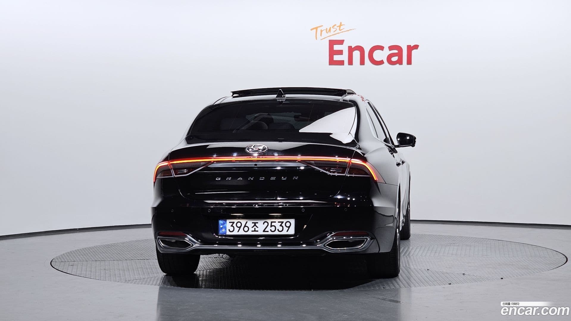 Main__Slider__Photo:Grandeur Hyundai 2021.11-3