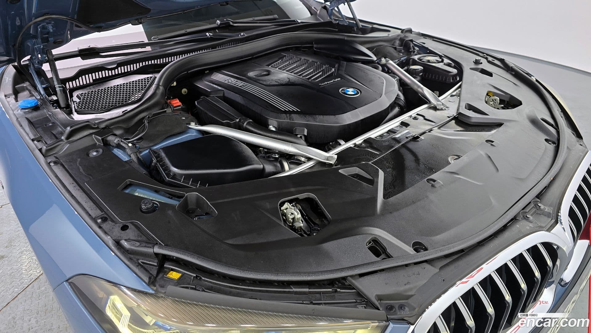 Main__Slider__Photo:8-Series BMW 2021.3-5