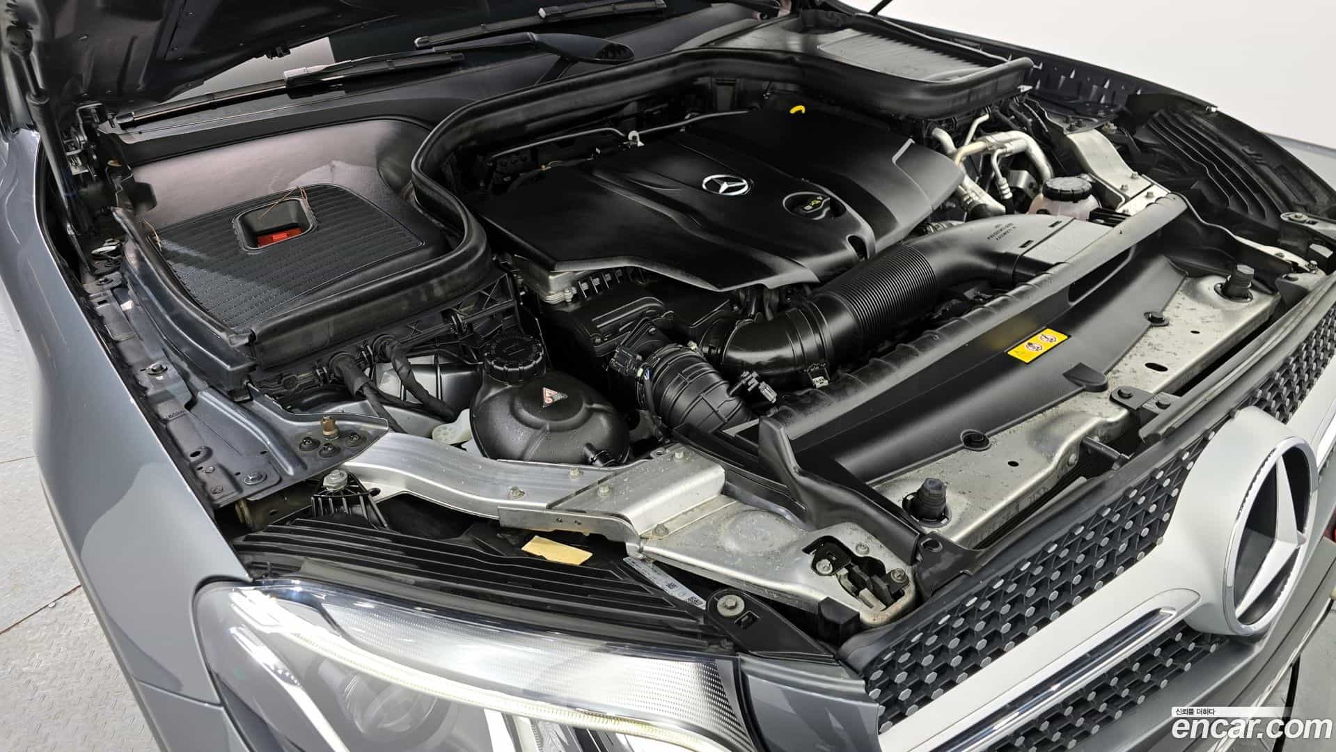 GLC-Class Mercedes-Benz 2017.10-INNER-006