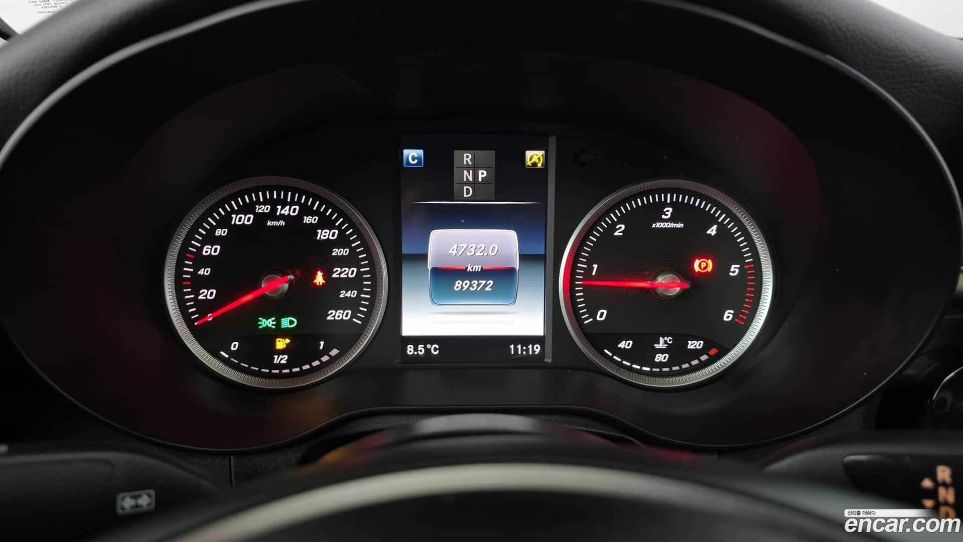 GLC-Class Mercedes-Benz 2017.10-INNER-008