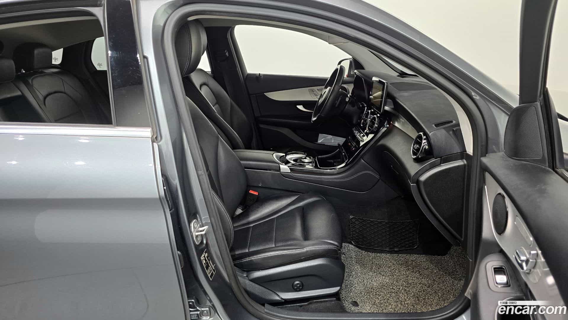 GLC-Class Mercedes-Benz 2017.10-OPTION-015