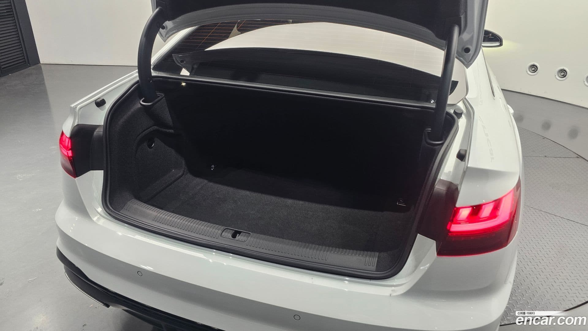 Main__Slider__Photo:A4 Audi 2020.4-19