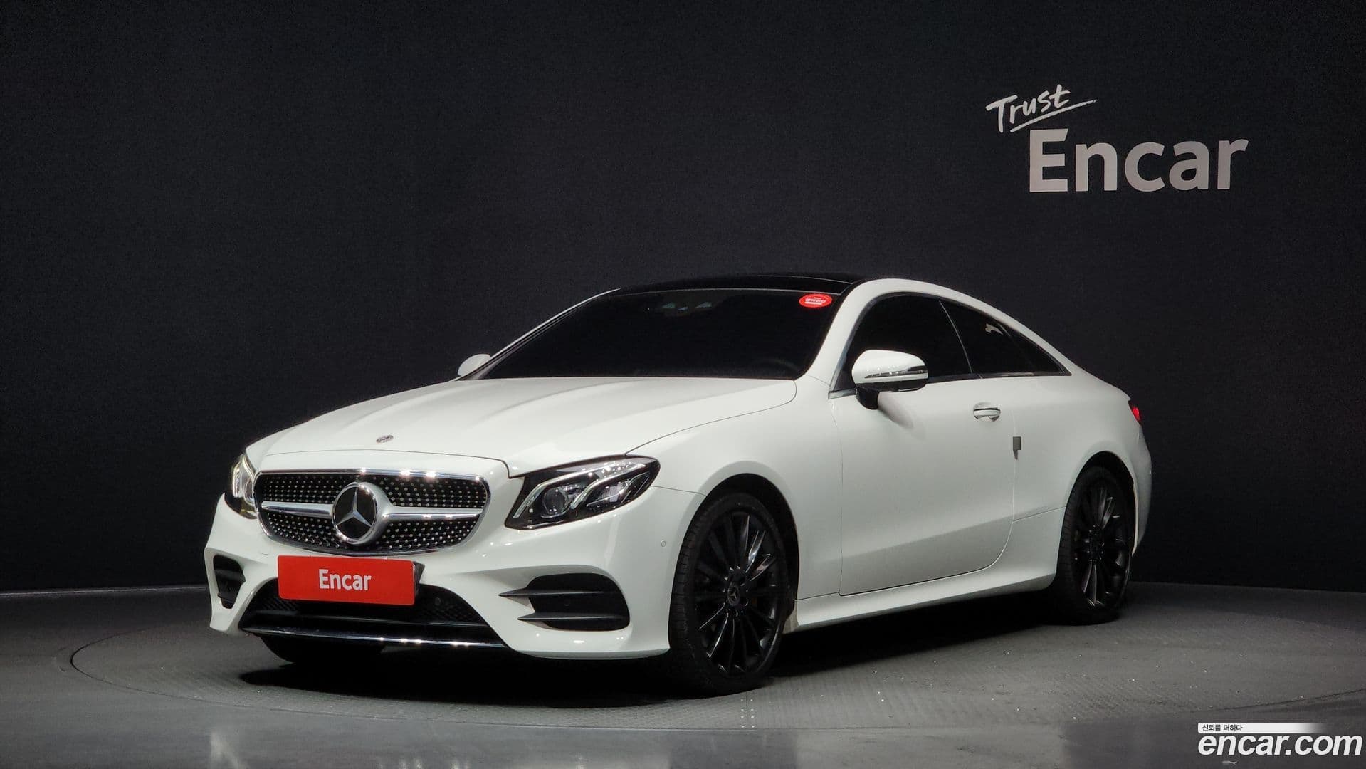 Main__Slider__Photo:E-Class Mercedes-Benz 2019.7-0