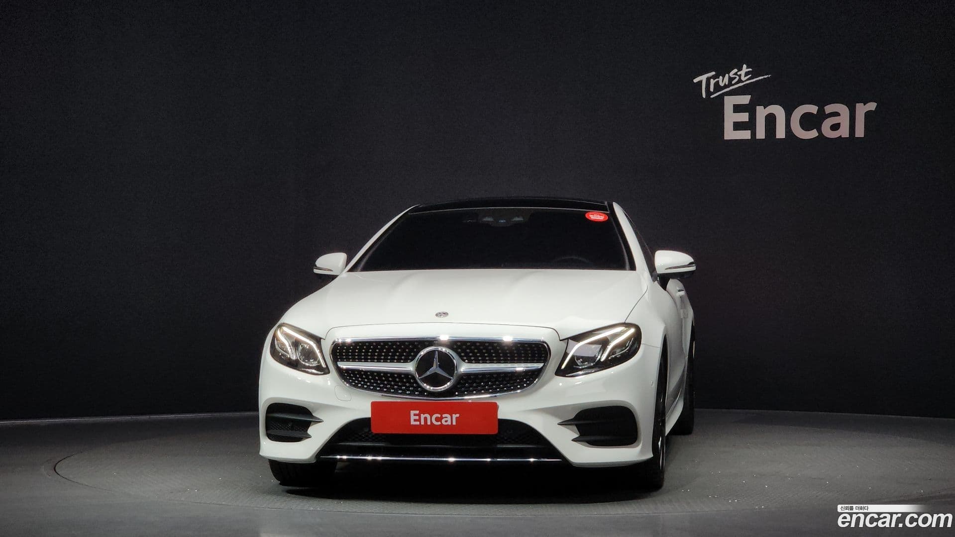 Main__Slider__Photo:E-Class Mercedes-Benz 2019.7-2