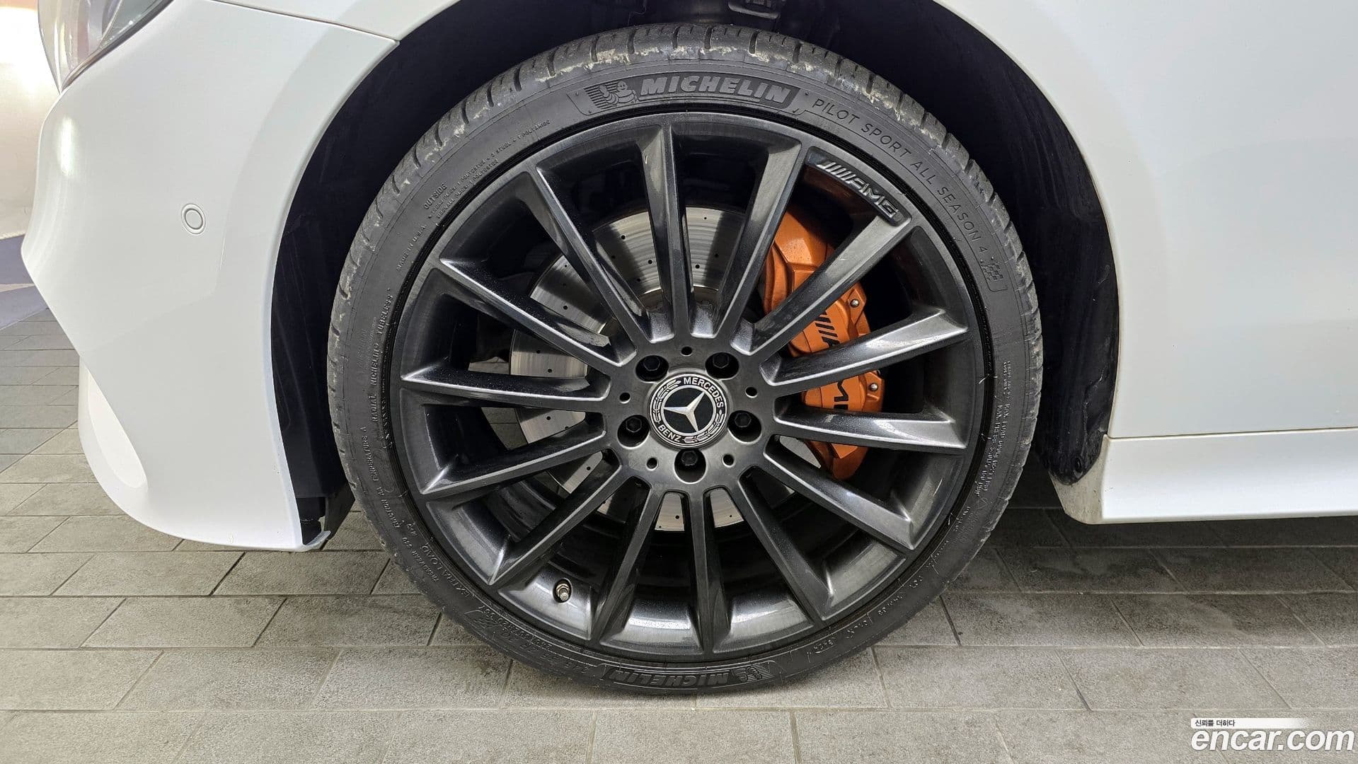 Main__Slider__Photo:E-Class Mercedes-Benz 2019.7-4