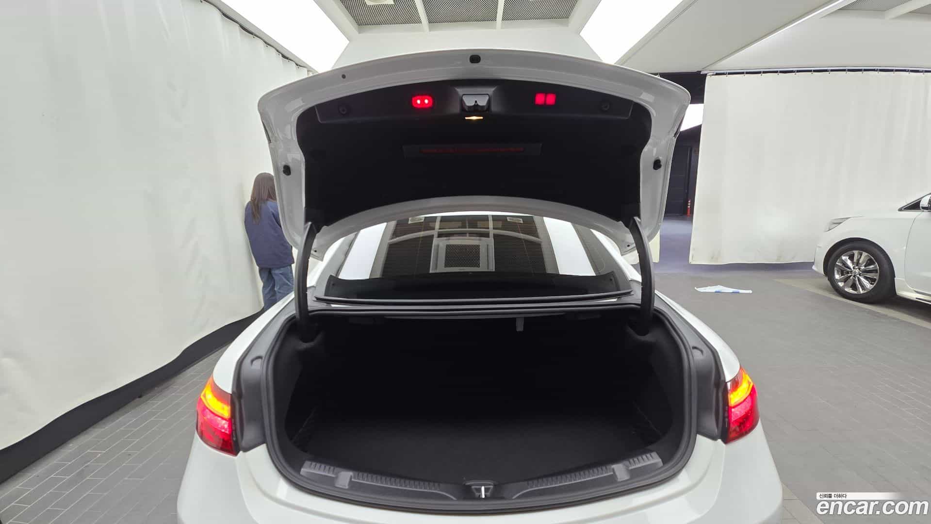 E-Class Mercedes-Benz 2019.7-OPTION-024