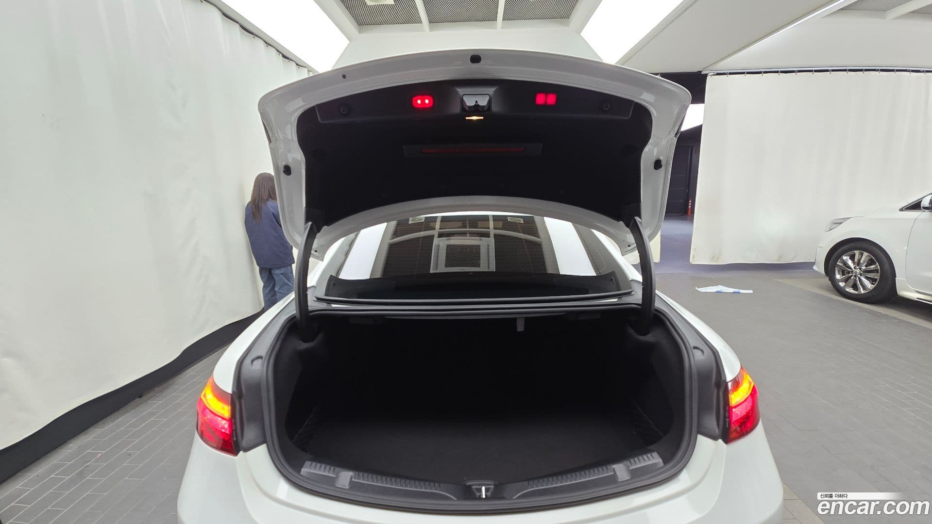 Main__Slider__Photo:E-Class Mercedes-Benz 2019.7-19