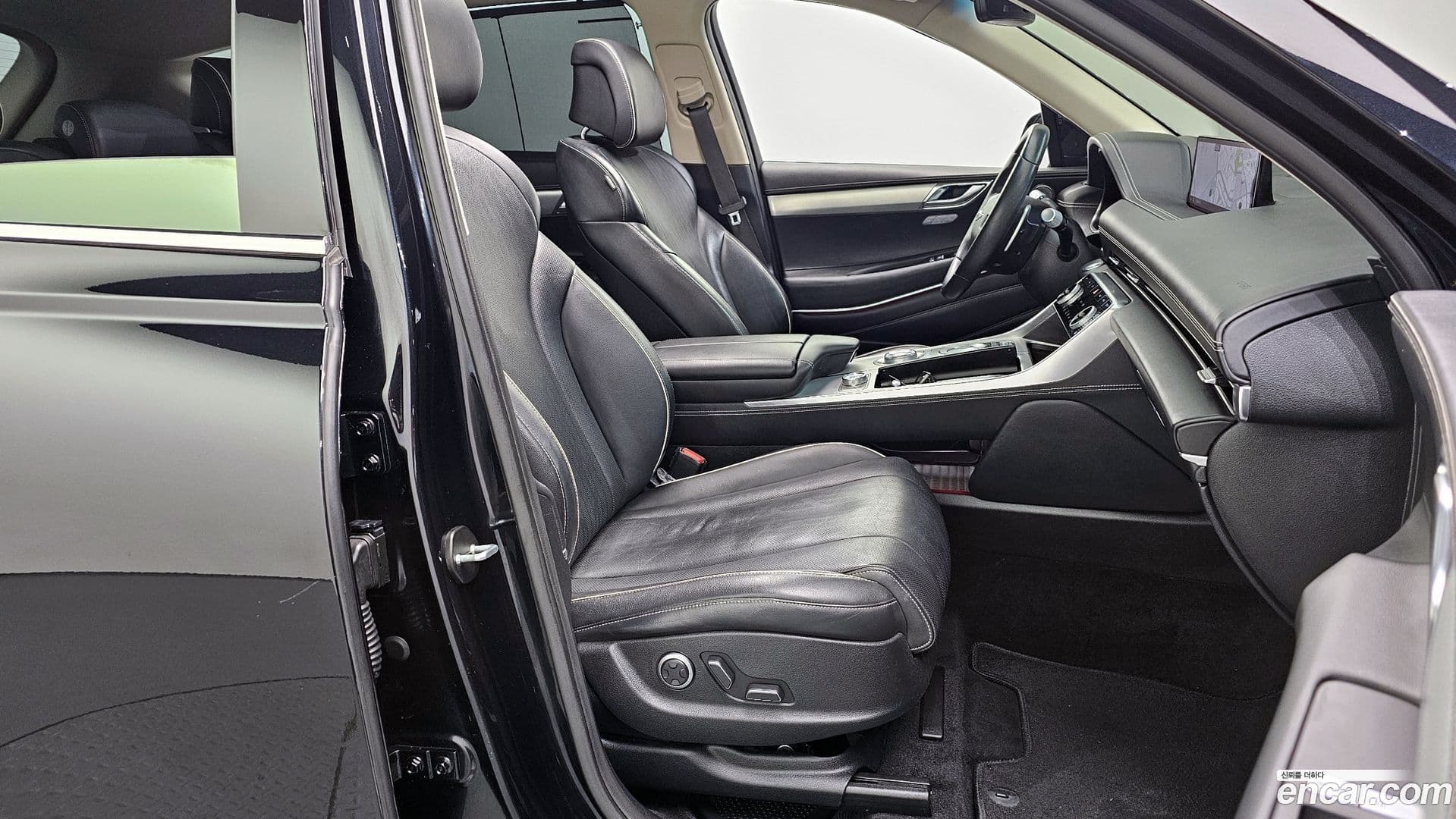 Main__Slider__Photo:GV80 Genesis 2020.2-9