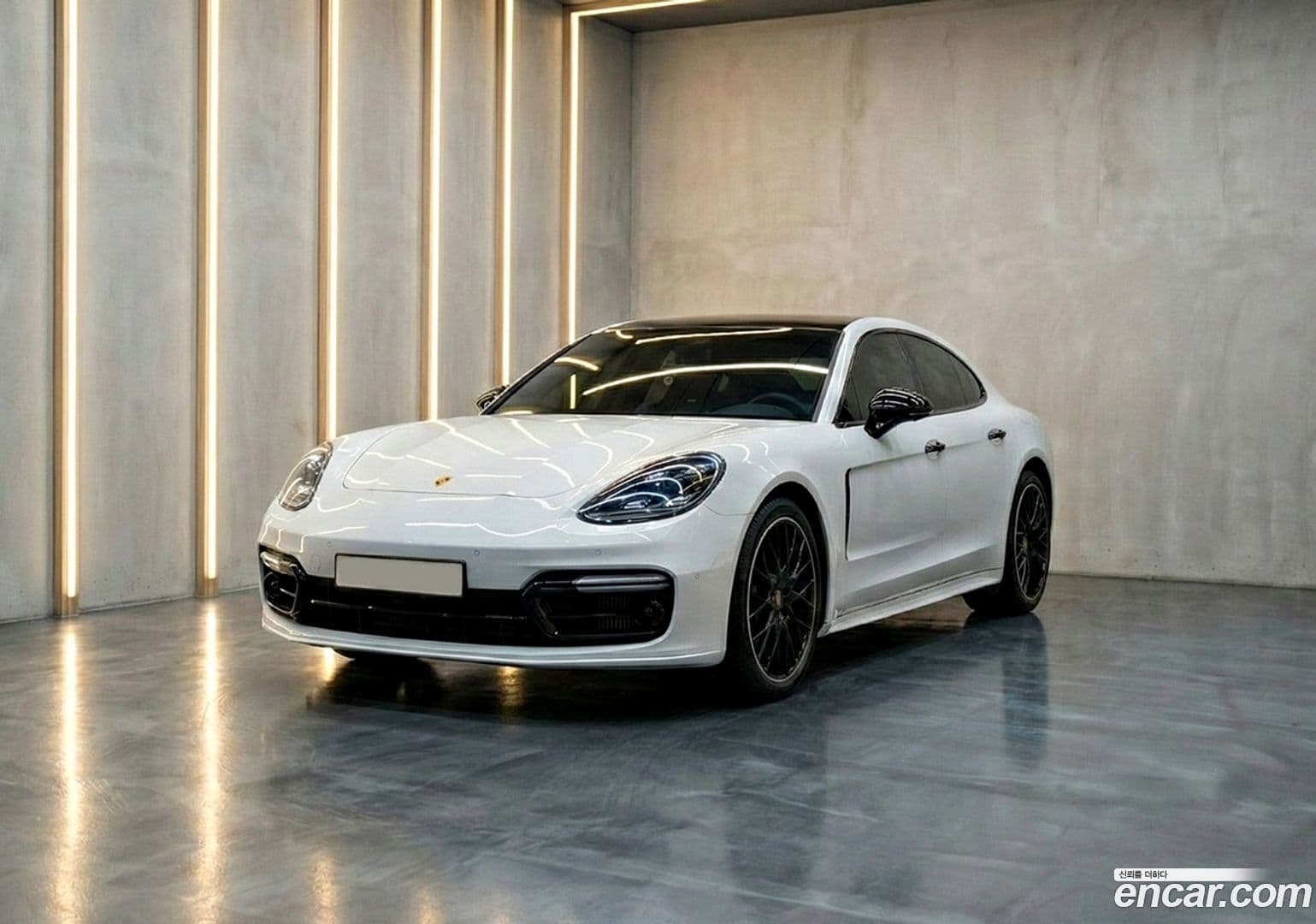 Main__Slider__Photo:Panamera Porsche 2020.2-0