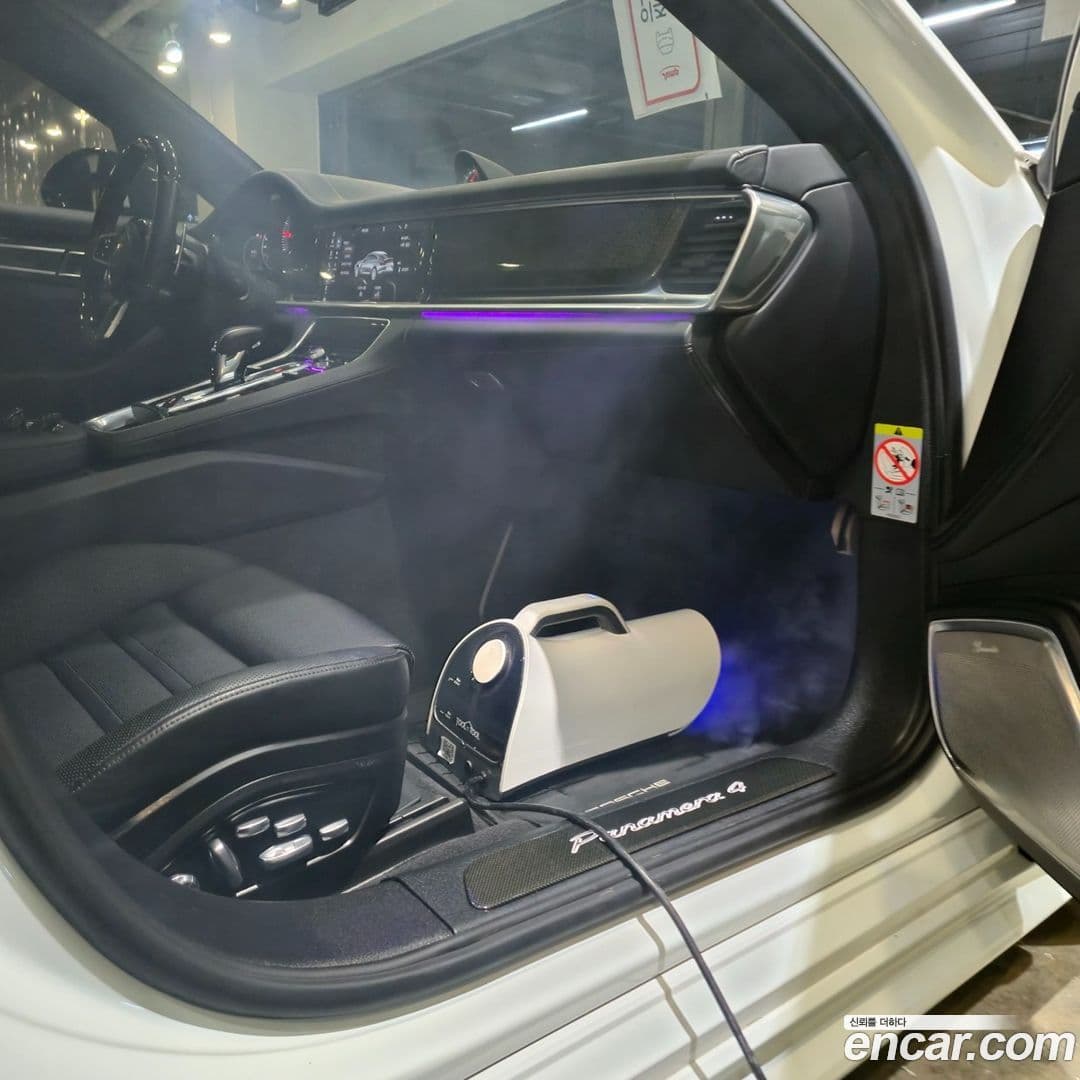 Main__Slider__Photo:Panamera Porsche 2020.2-3