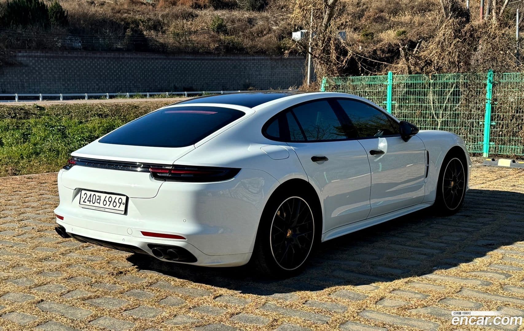 Main__Slider__Photo:Panamera Porsche 2020.2-7