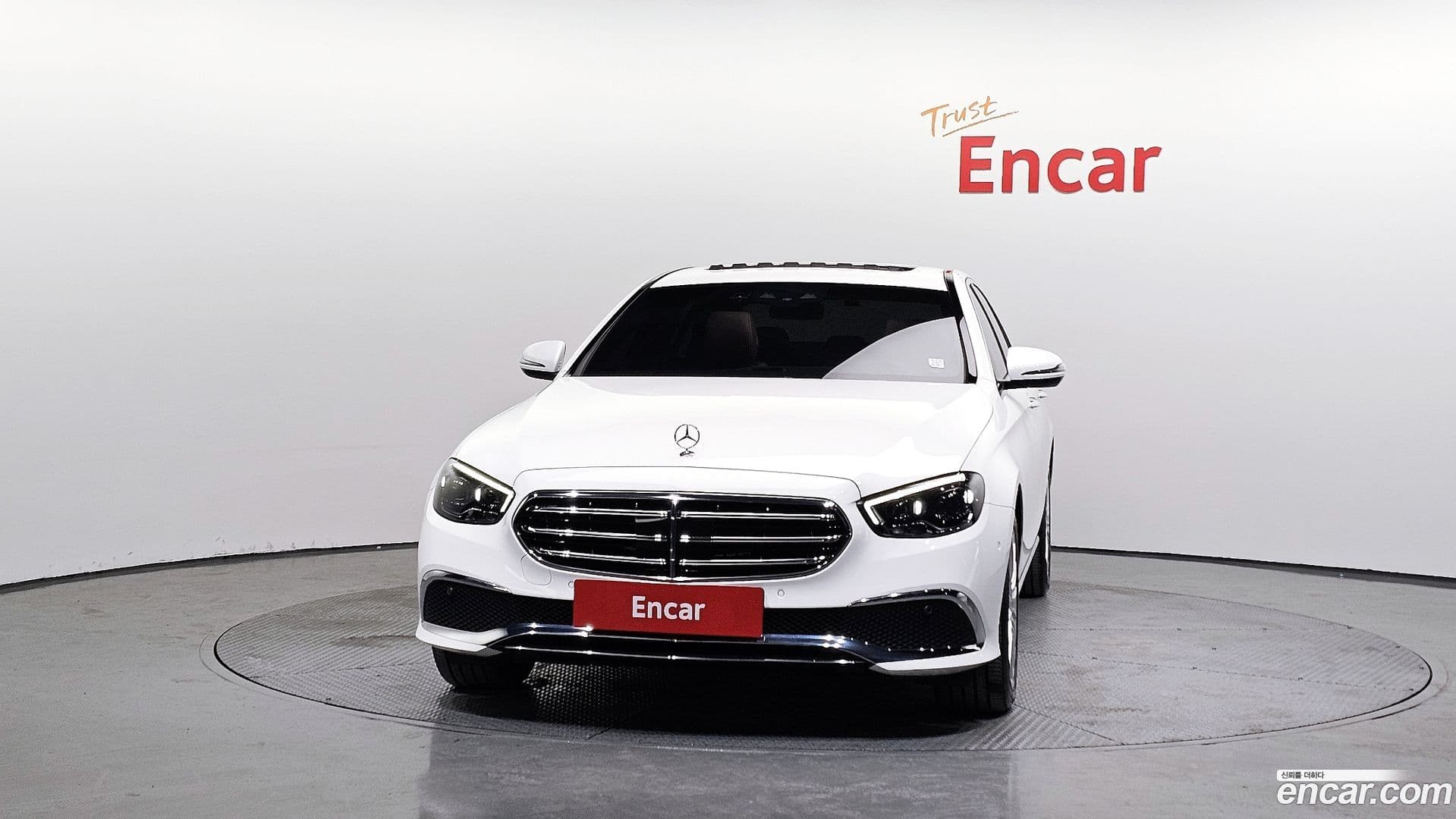 Main__Slider__Photo:E-Class Mercedes-Benz 2021.3-2