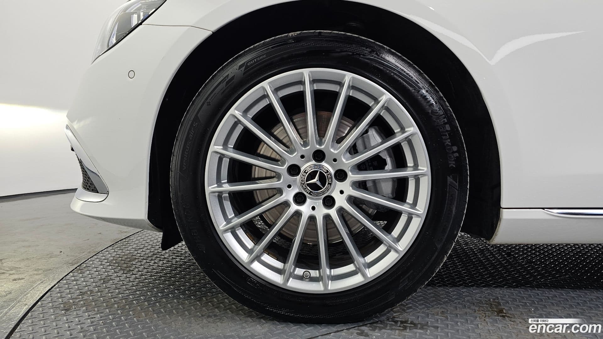 Main__Slider__Photo:E-Class Mercedes-Benz 2021.3-4