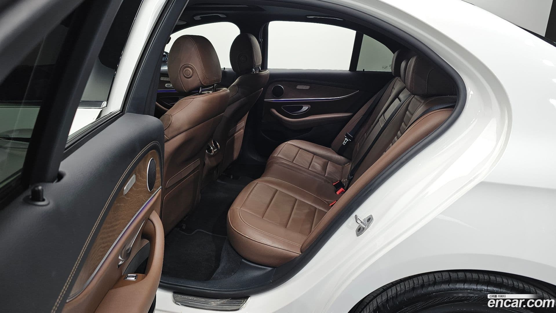 Main__Slider__Photo:E-Class Mercedes-Benz 2021.3-10