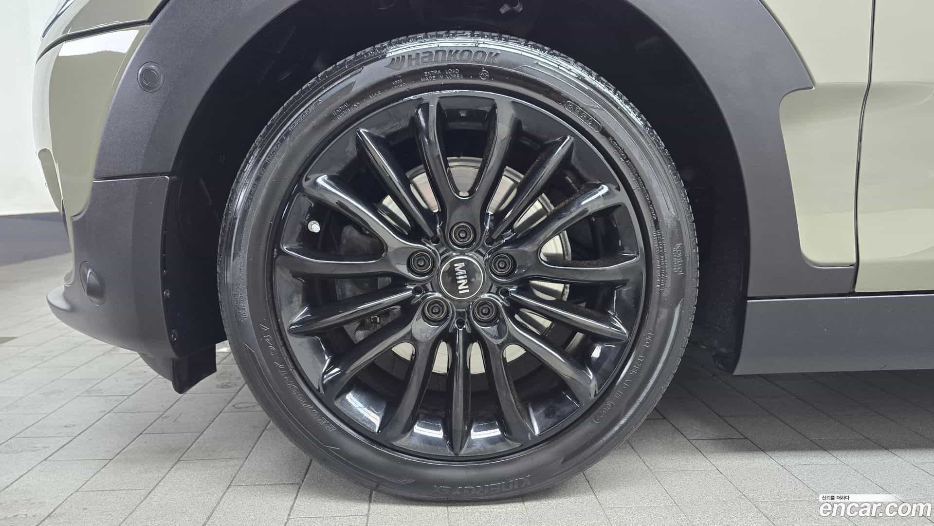 Clubman Mini 2019.11-OUTER-005