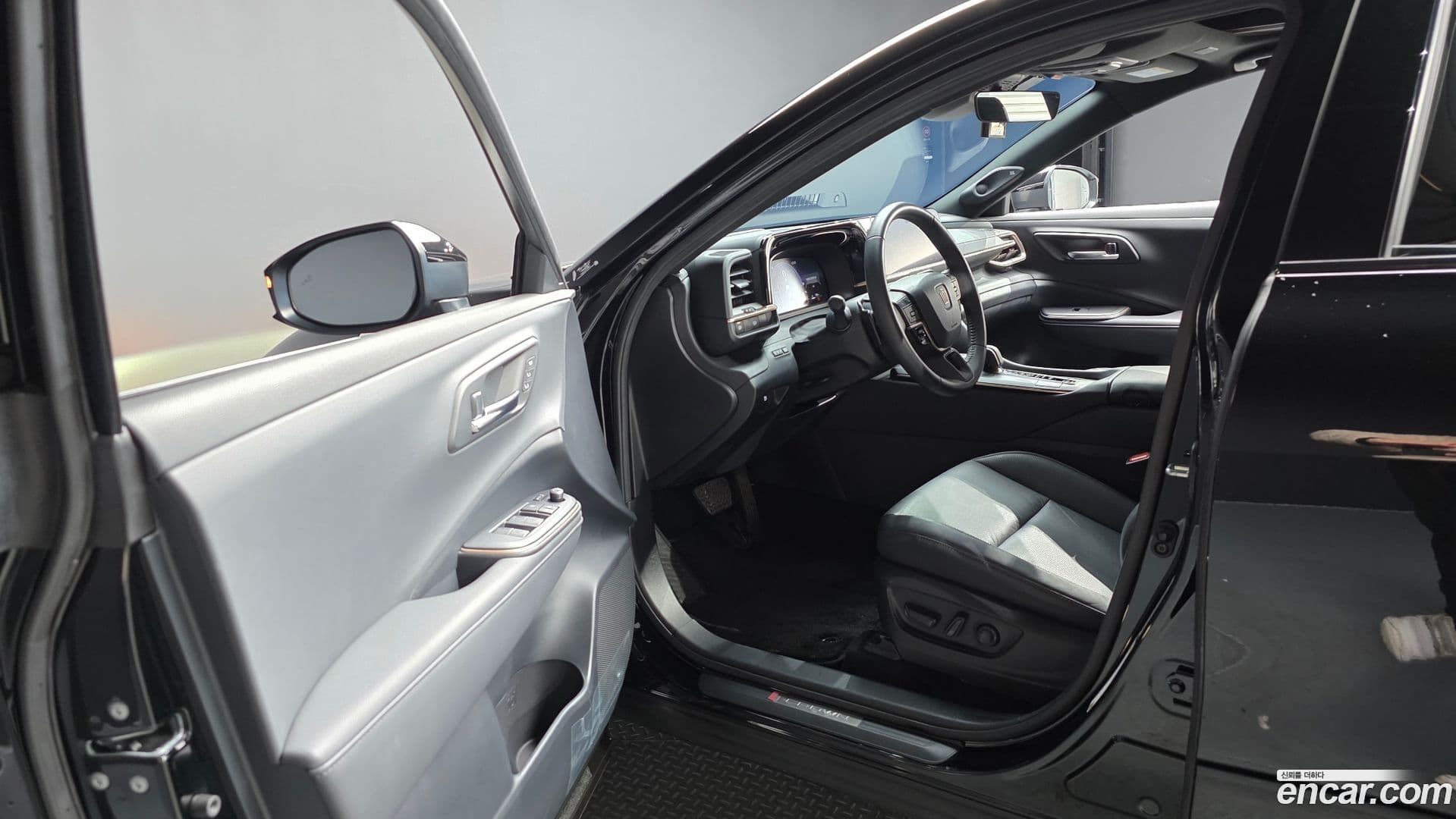 Main__Slider__Photo:Crown Toyota 2023.5-9