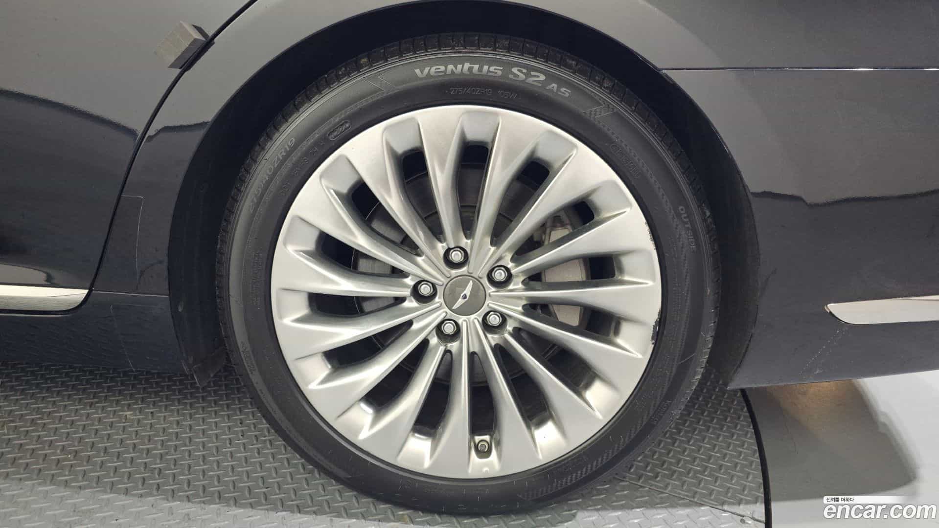 EQ900 Genesis 2016.1-OUTER-005