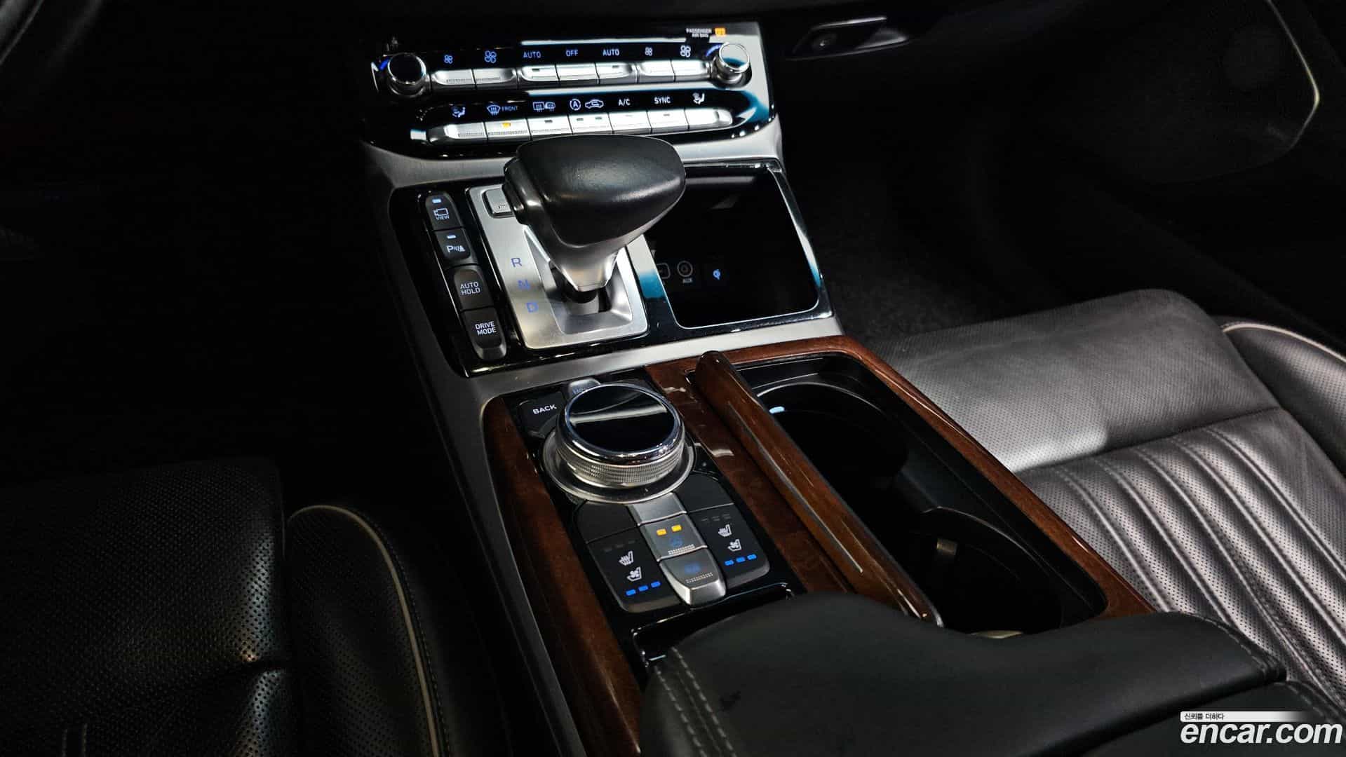 EQ900 Genesis 2016.1-INNER-009