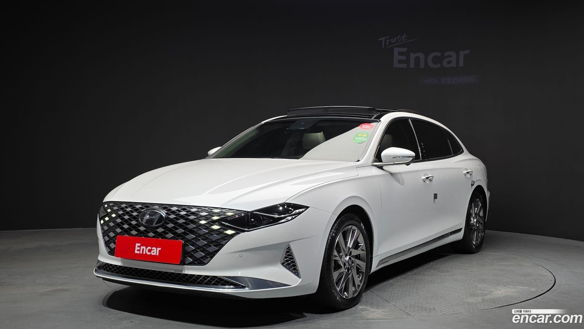 Main__Slider__Photo:Grandeur Hyundai 2021.11-0