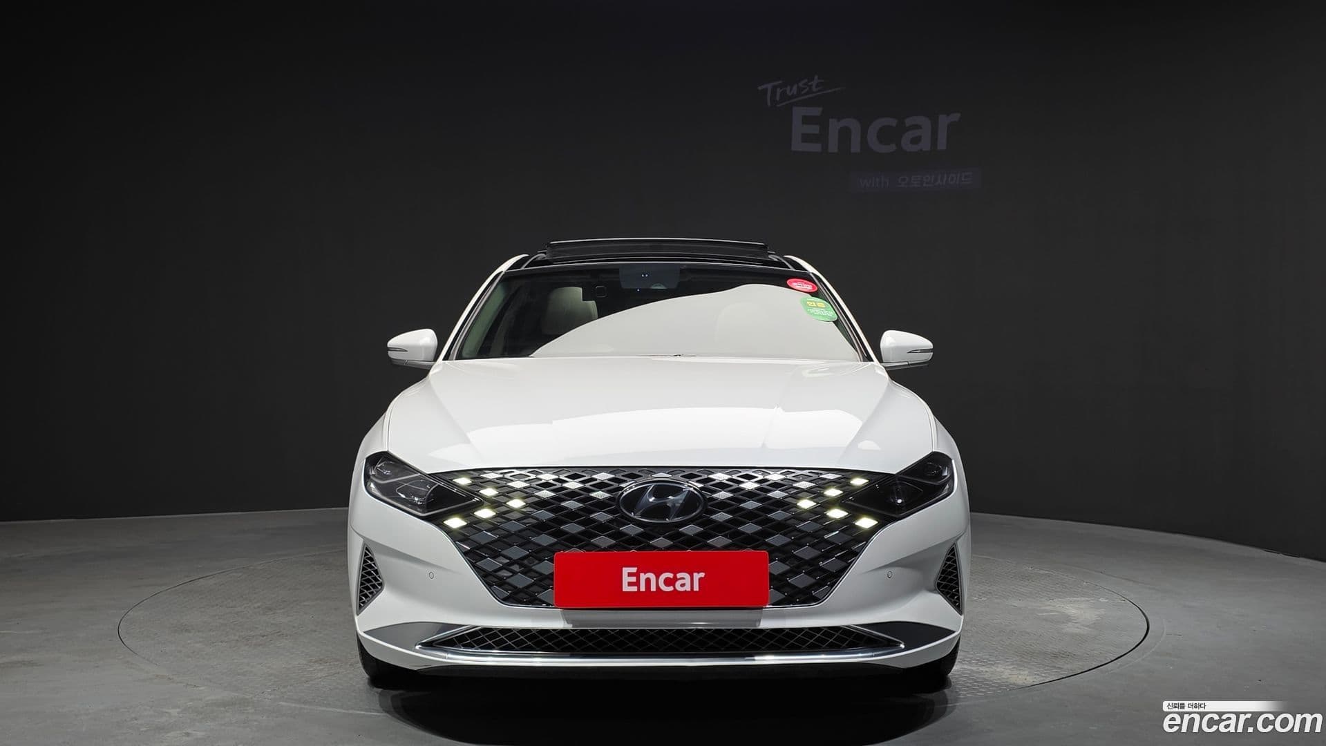 Main__Slider__Photo:Grandeur Hyundai 2021.11-2