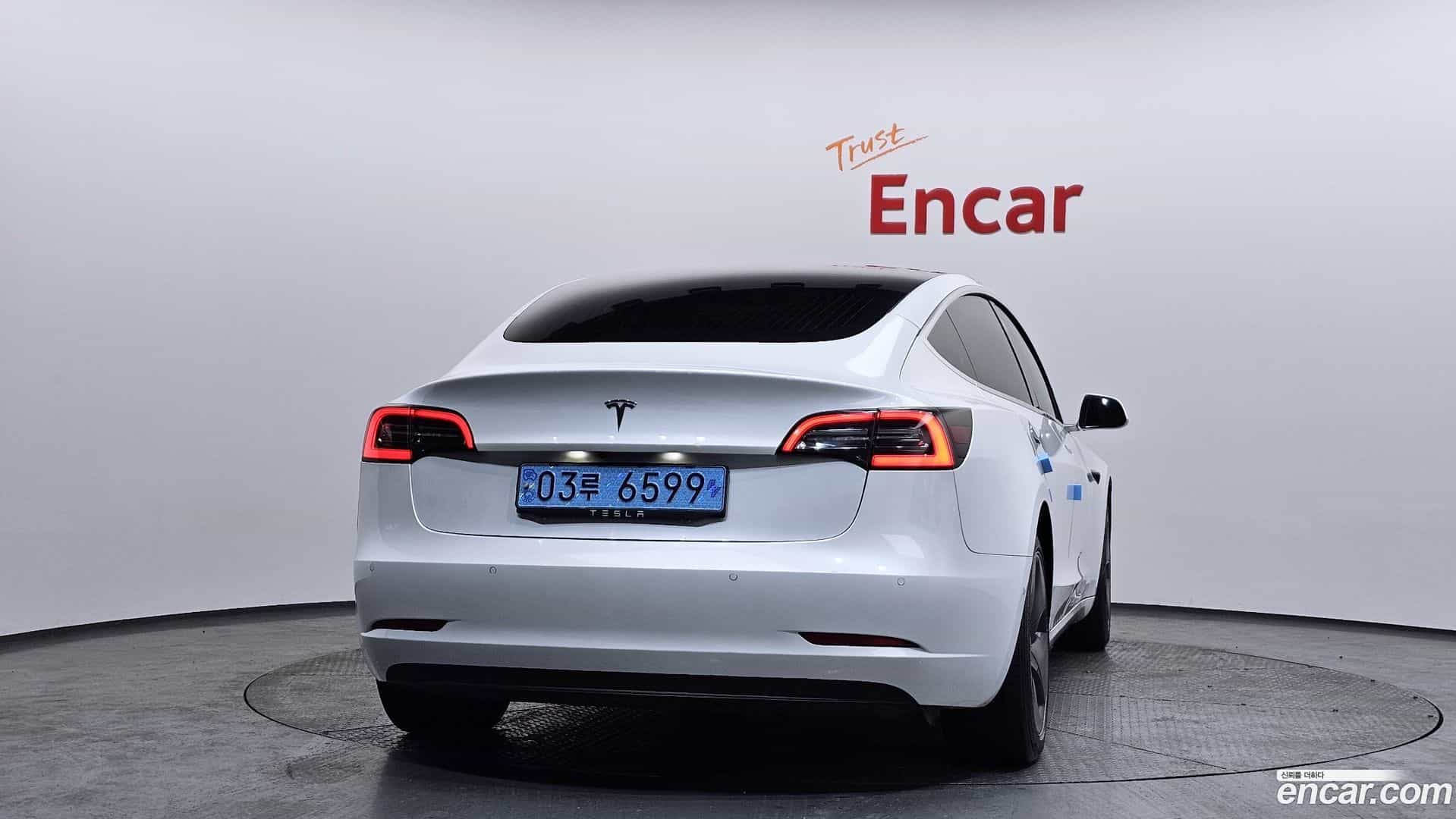 Model 3 Tesla 2020.7-OUTER-004