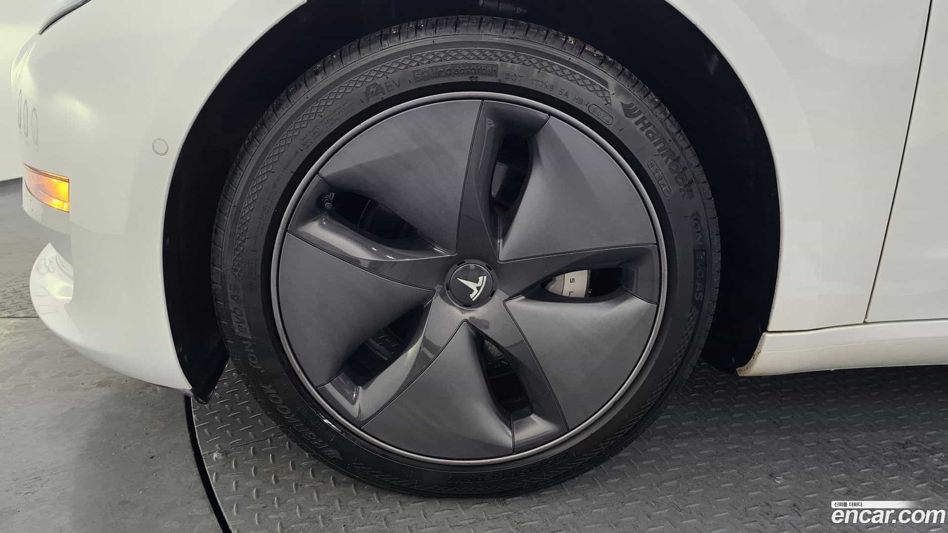 Model 3 Tesla 2020.7-OUTER-005