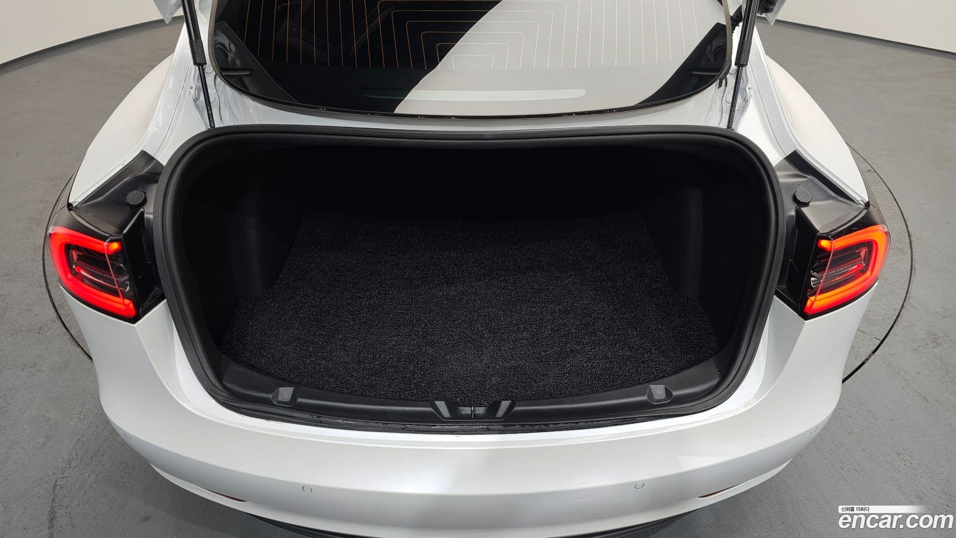 Main__Slider__Photo:Model 3 Tesla 2020.7-19