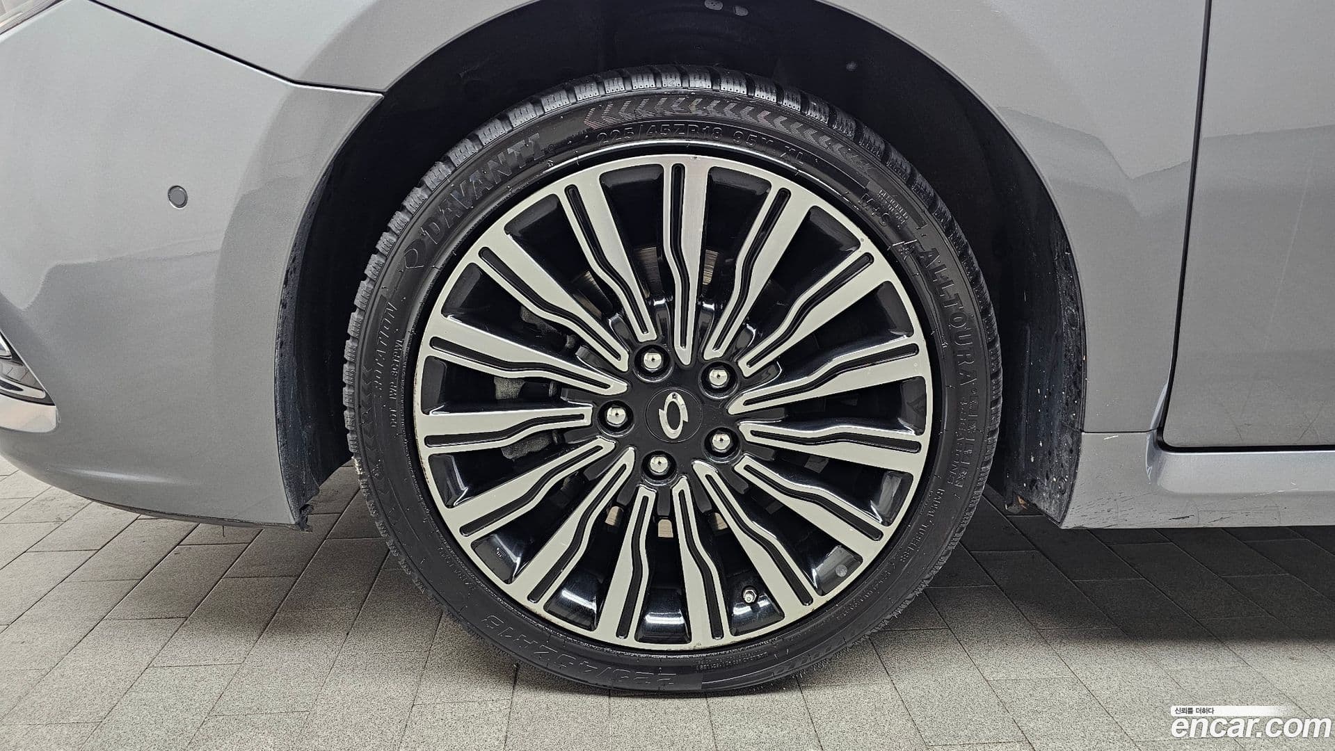 Main__Slider__Photo:SM7 Renault-KoreaSamsung 2015.1-4