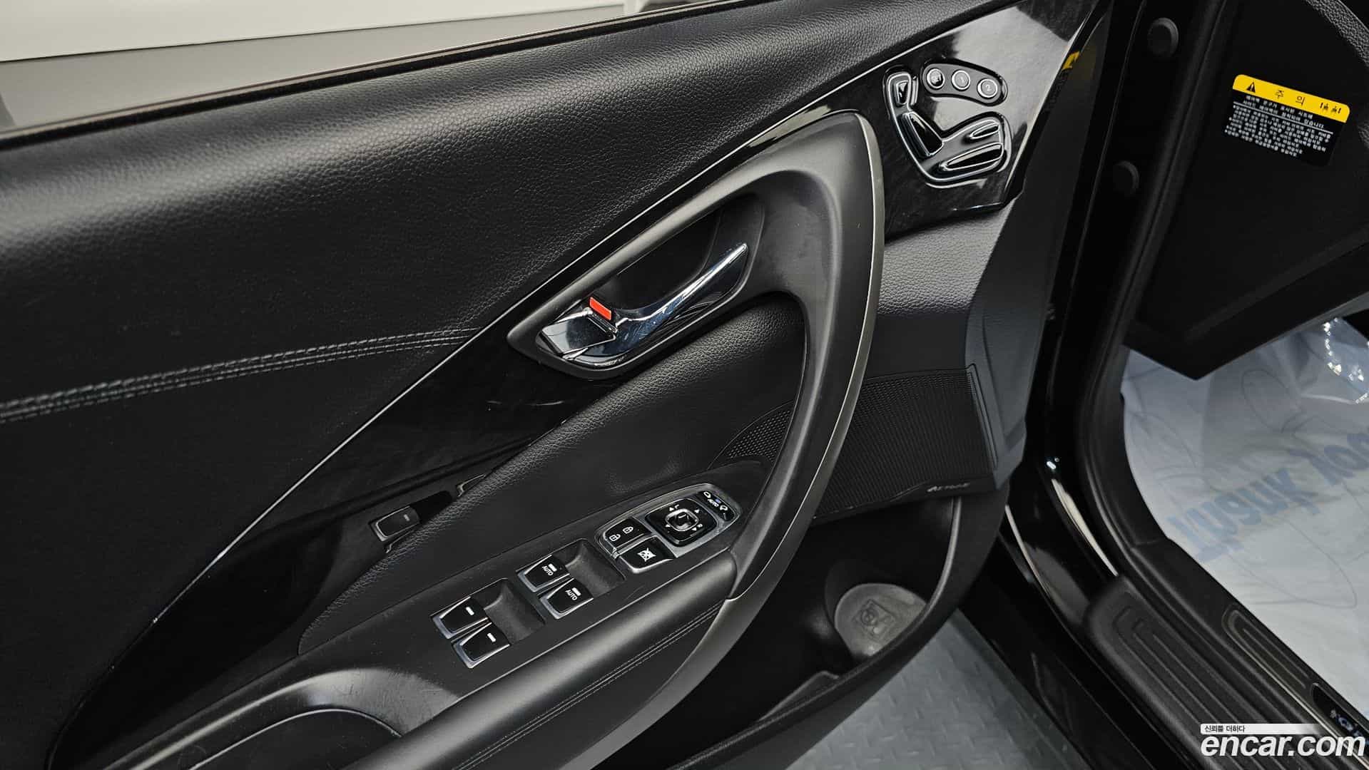 Grandeur Hyundai 2015.8-OPTION-017