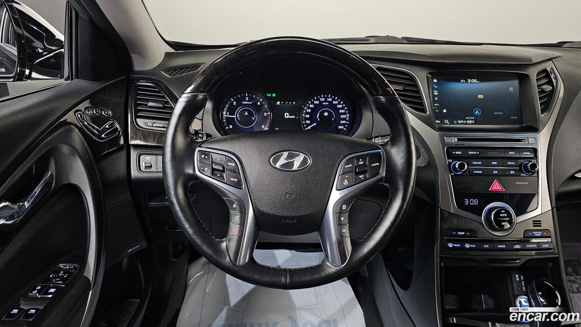 Main__Slider__Photo:Grandeur Hyundai 2015.8-15