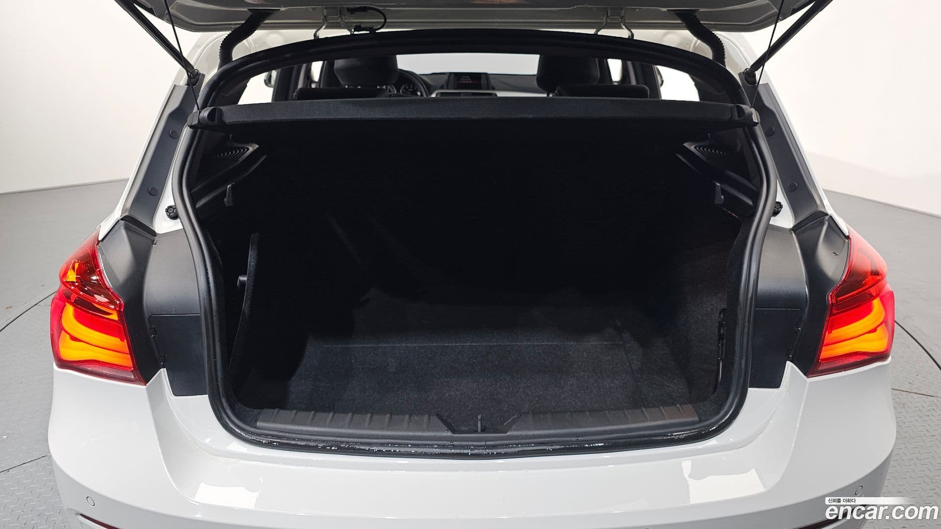 Main__Slider__Photo:1-Series BMW 2018.2-19