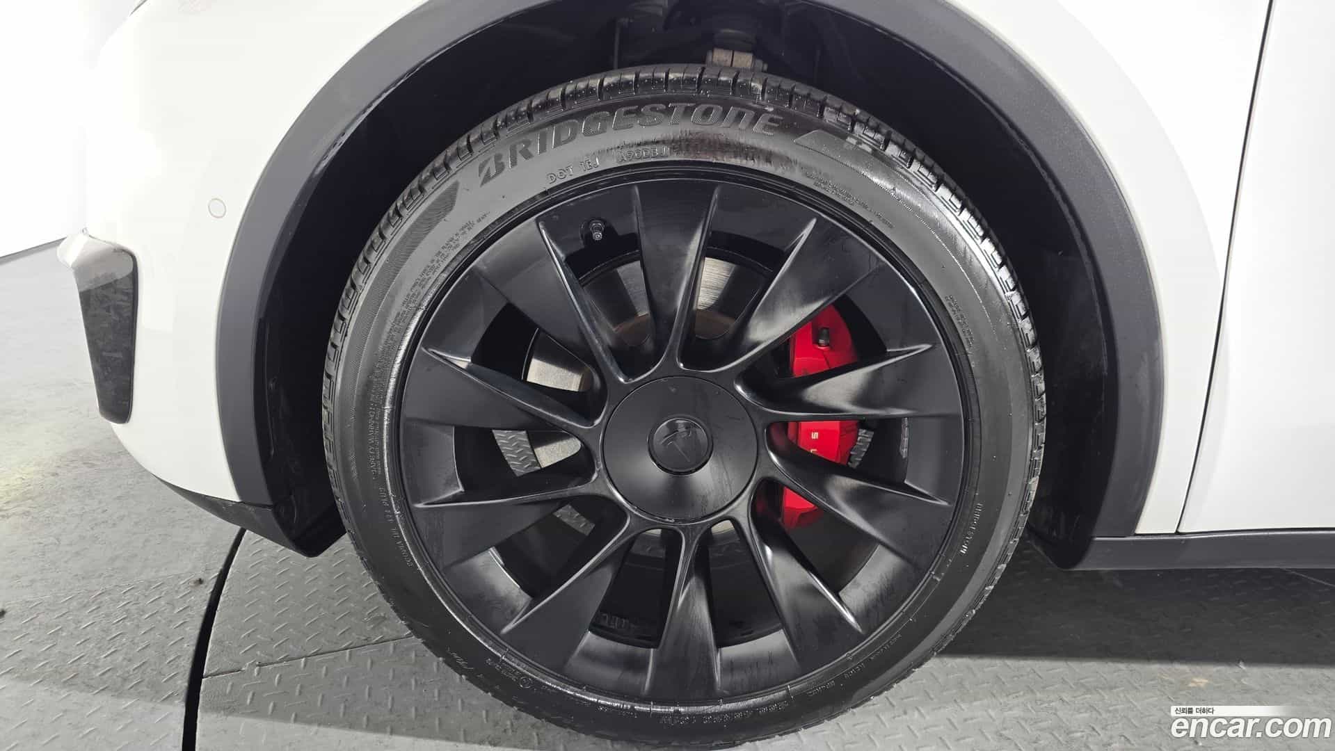 Model Y Tesla 2021.5-OUTER-005